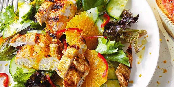 Ensalada catalana de pollo con naranjas