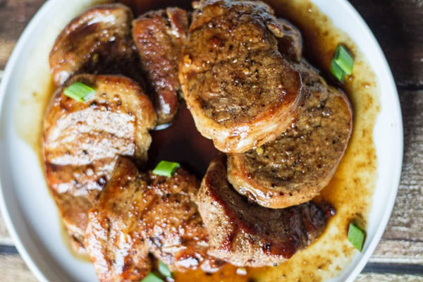 MEDALLONES DE LOMO DE CERDO CON SALSA DE MIEL BALSÁMICA