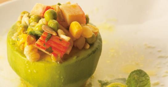 Palta rellena con mote, kanikama y menta (8 personas)