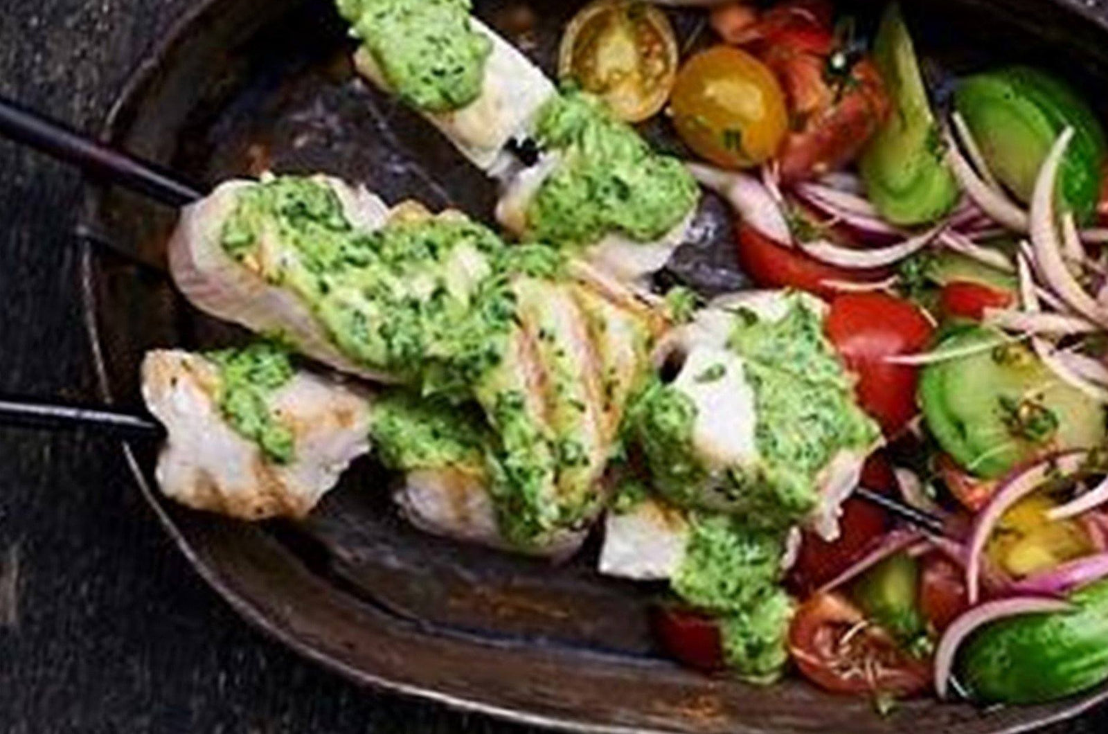 PARA LA MAMÁ ALTERNATIVA: PINCHOS DE ATÚN EN SALSA VERDE