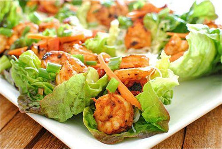 PARA LA MAMÁ LIGHT: ENSALADA DE CAMARONES EN WRAPS DE LECHUGA