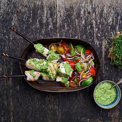 PINCHOS DE ATÚN CON SALSA VERDE