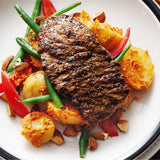 Podemos ver nuestro bistec acompañado con papas y verduras