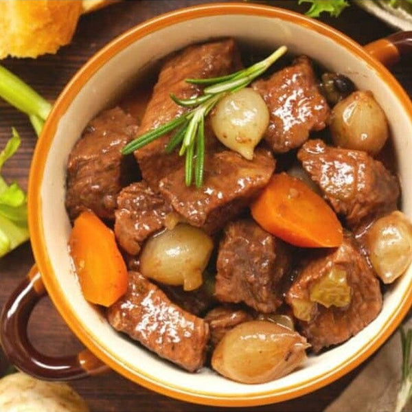 Carne cortada en cubos