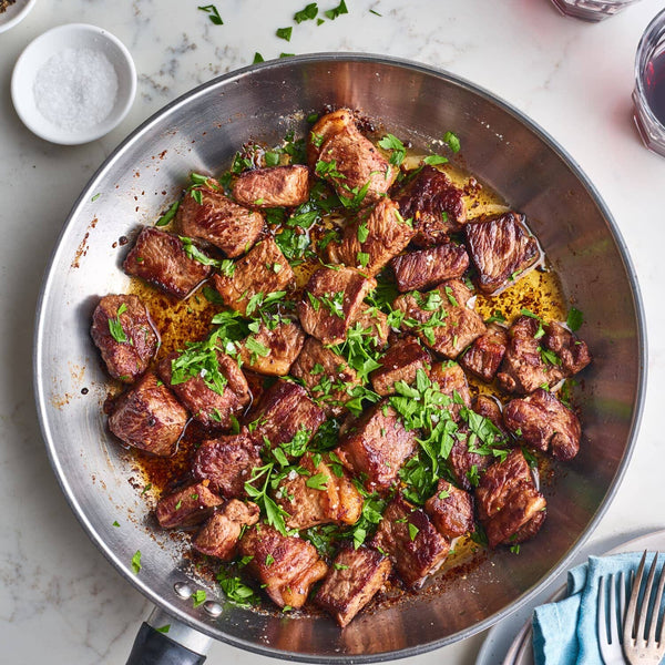 Carne cortada en cubos
