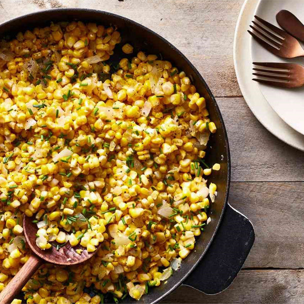 Podemos ver el Choclo congelado en grano preparado dentro de una ensalada gourmet.