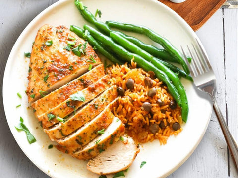 Nuestra pechuga de pollo deshuesada es ideal para ser acompañada por cualquier guarnición.