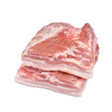 Plateada de cerdo ya descongelada lista para parrillar.